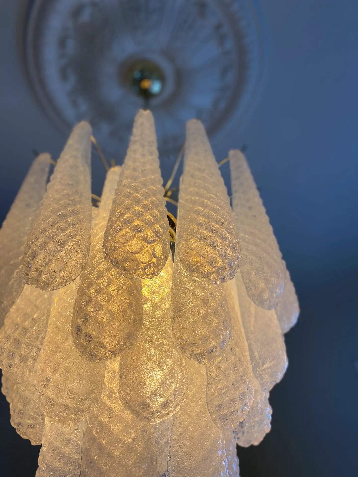 Murano Chandelier – Drop – 41 glasses – Opalino