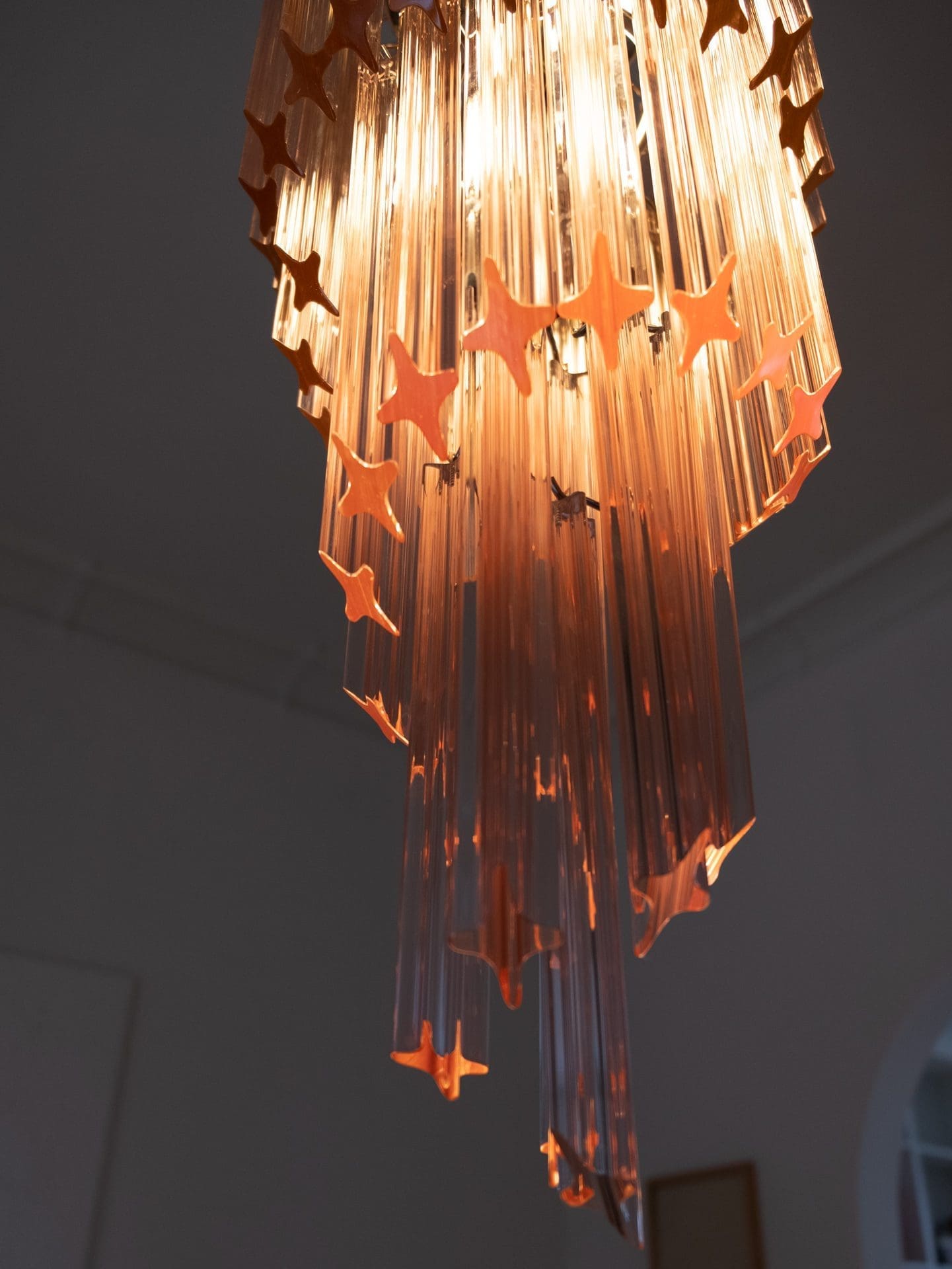 Murano Chandelier – Spiral – 54 prisms – Pink