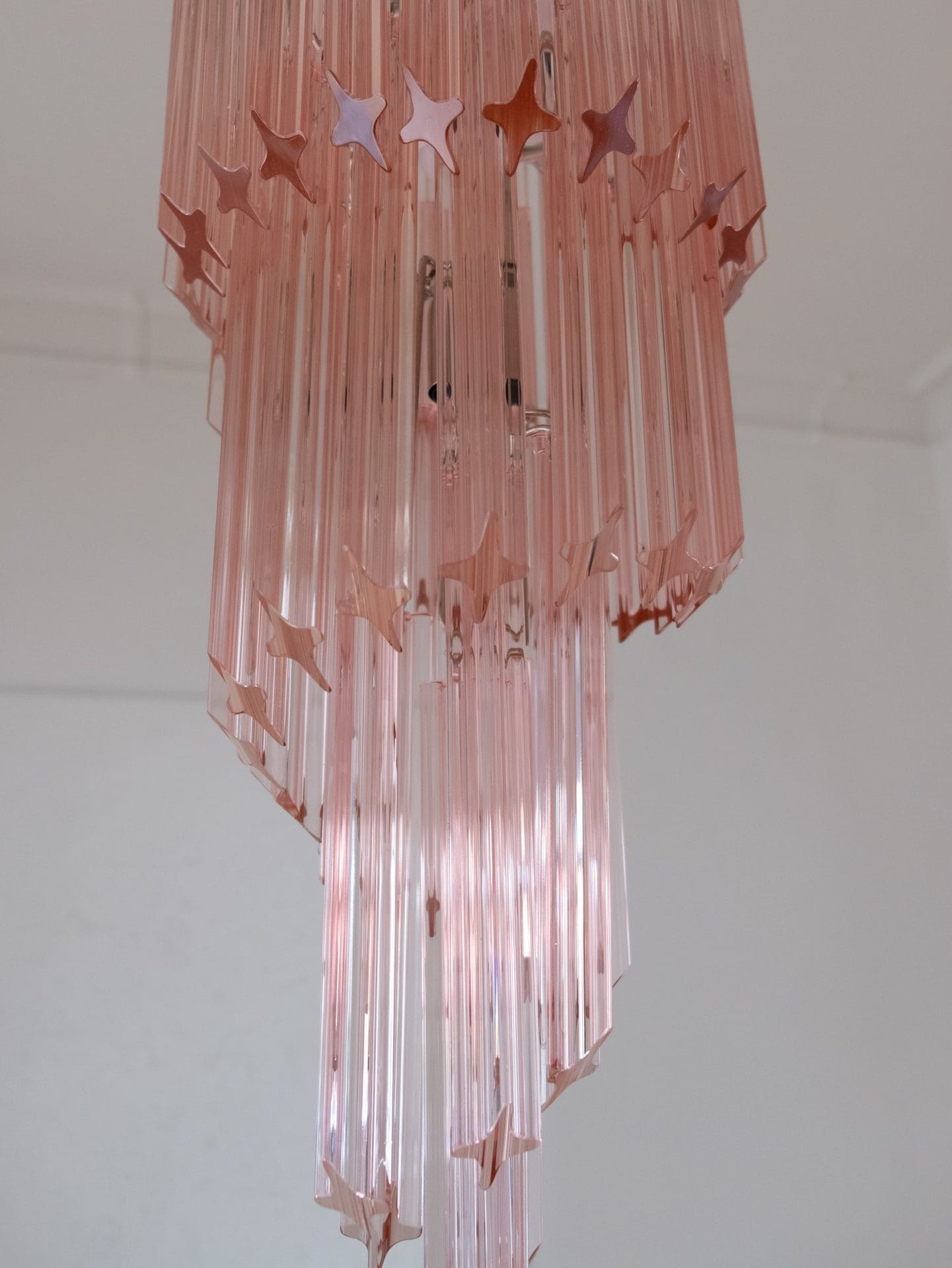 Murano Chandelier – Spiral – 54 prisms – Pink