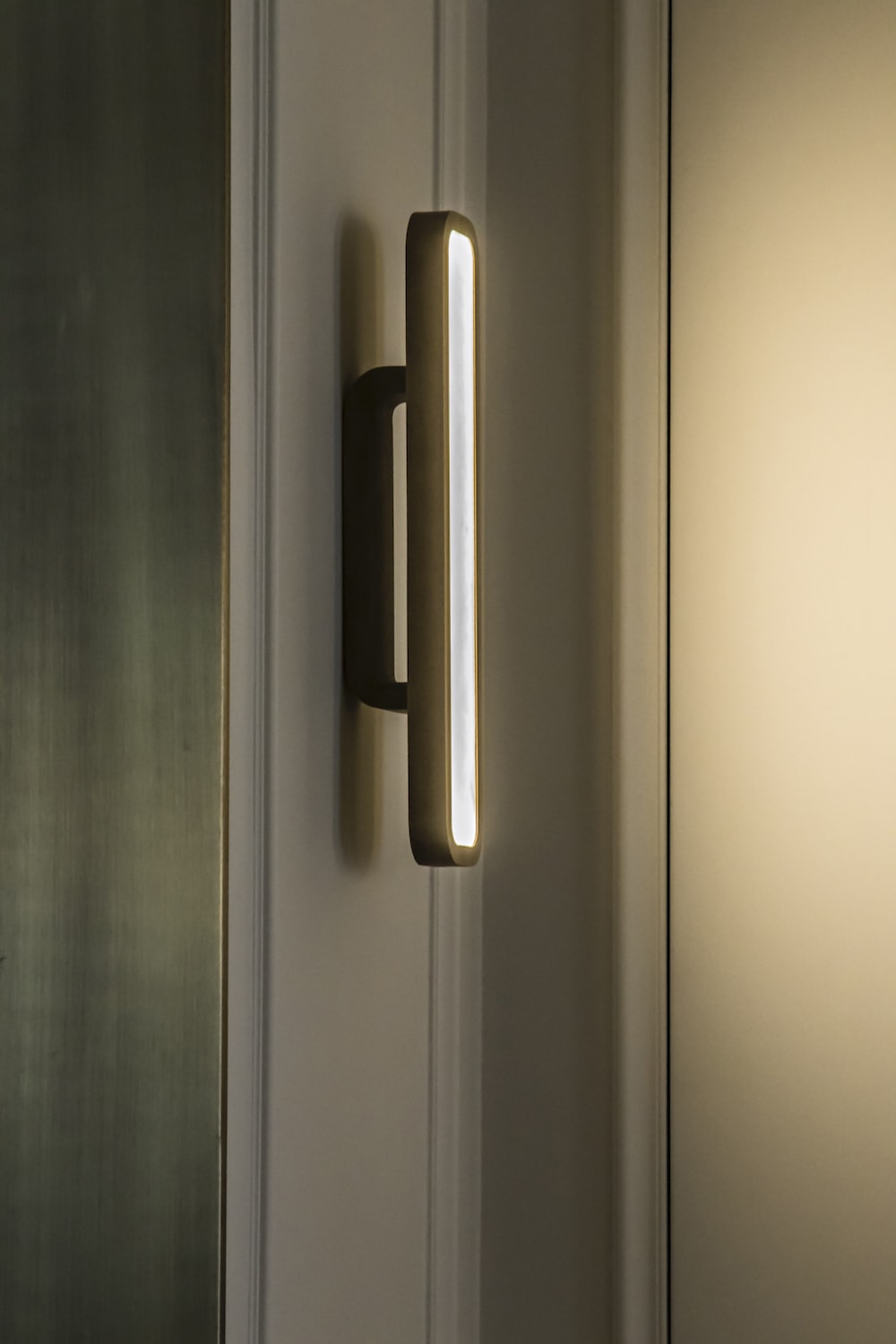 Hublot alabaster wall sconce