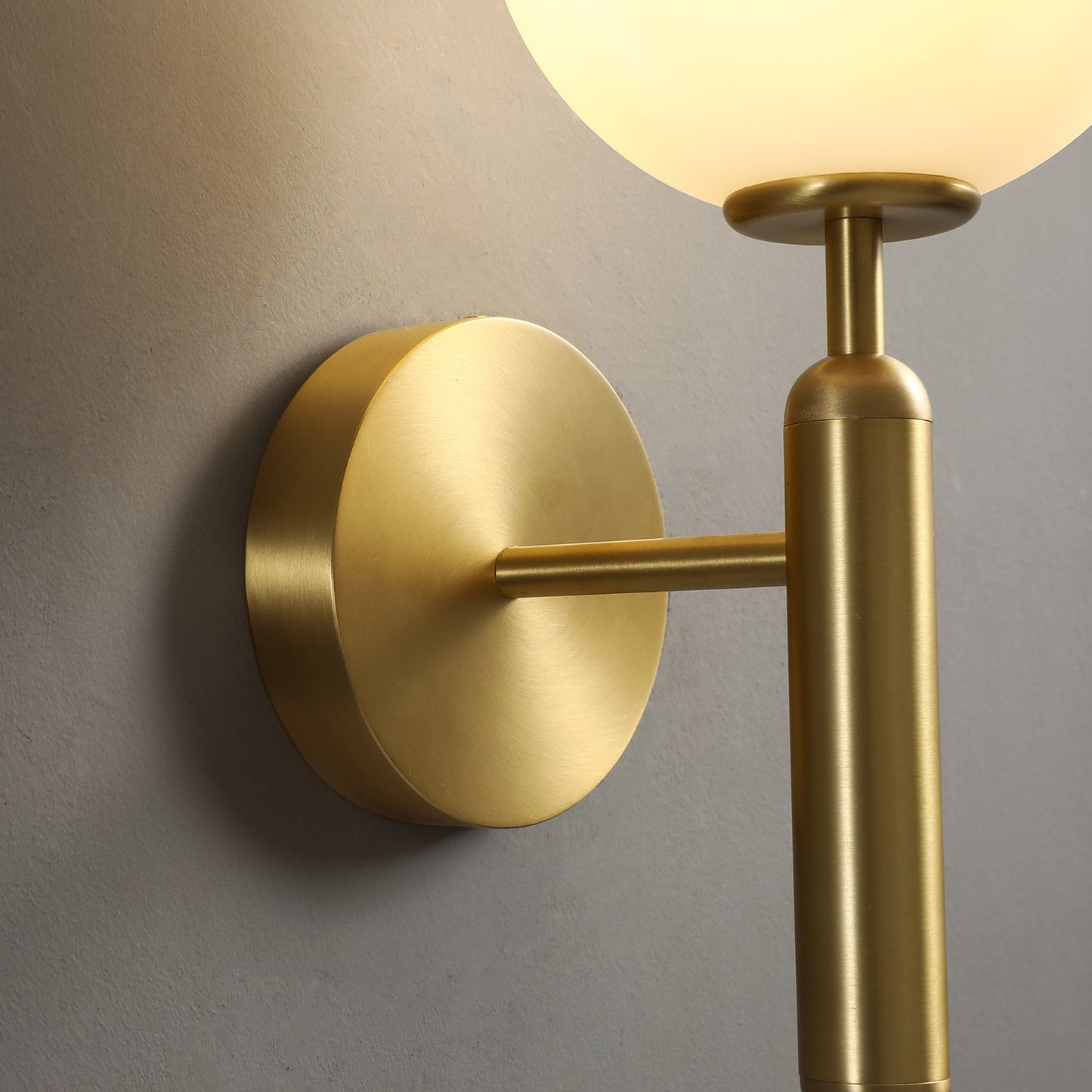 Miira Brass Wall Lamp