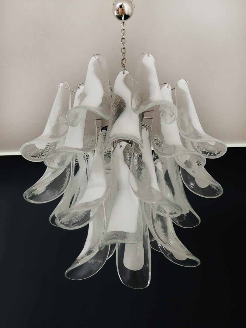 Murano Chandelier – 26 petals – White