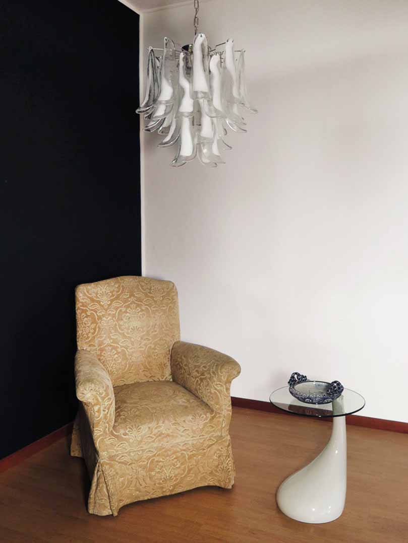 Murano Chandelier – 26 petals – White