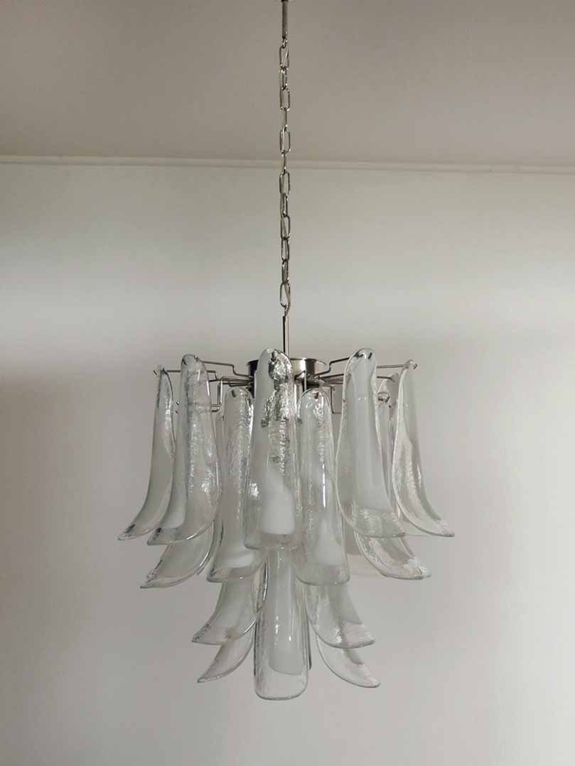 Murano Chandelier – 26 petals – White