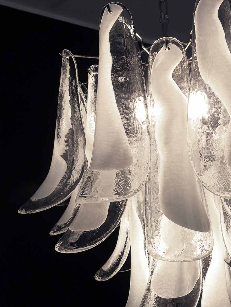 Murano Chandelier – 26 petals – White